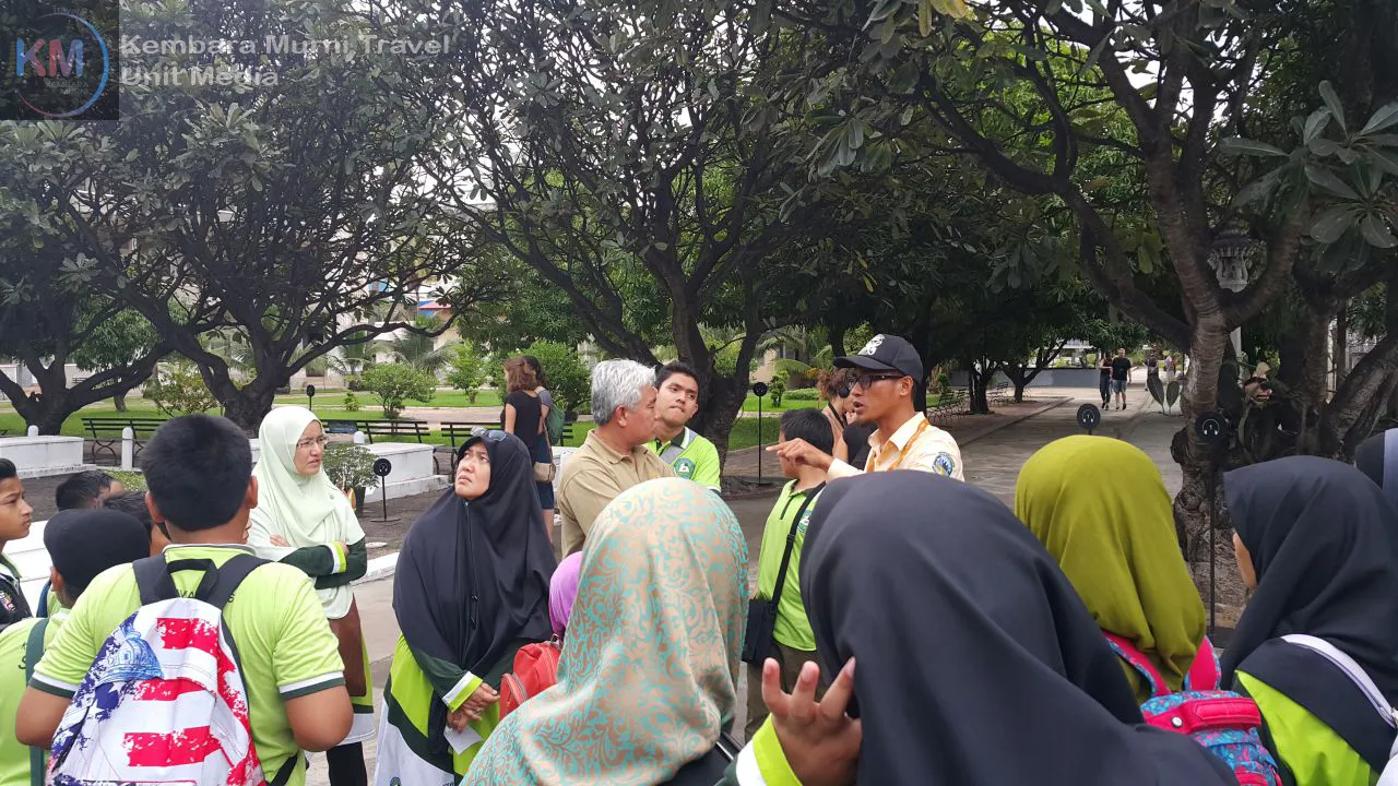 Taklimat ringkas dari pemandu pelancong kami