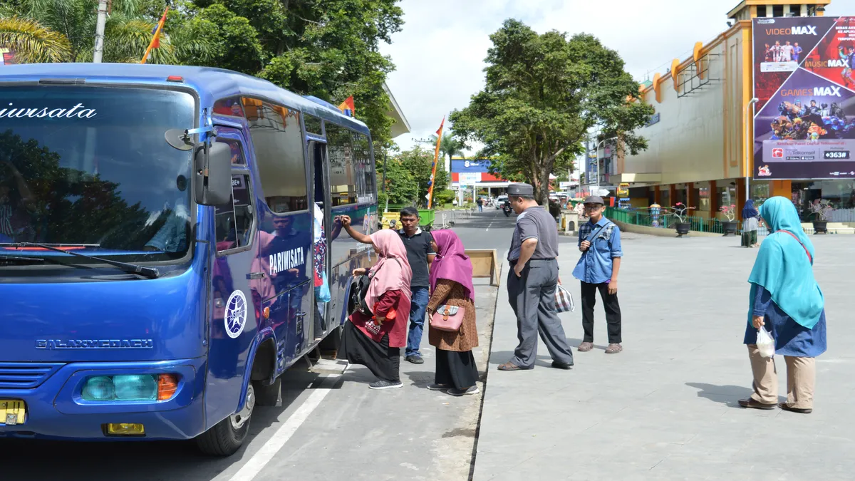 Padang+Bukitinggi-Bas yang selesa &amp; berhawa dingin