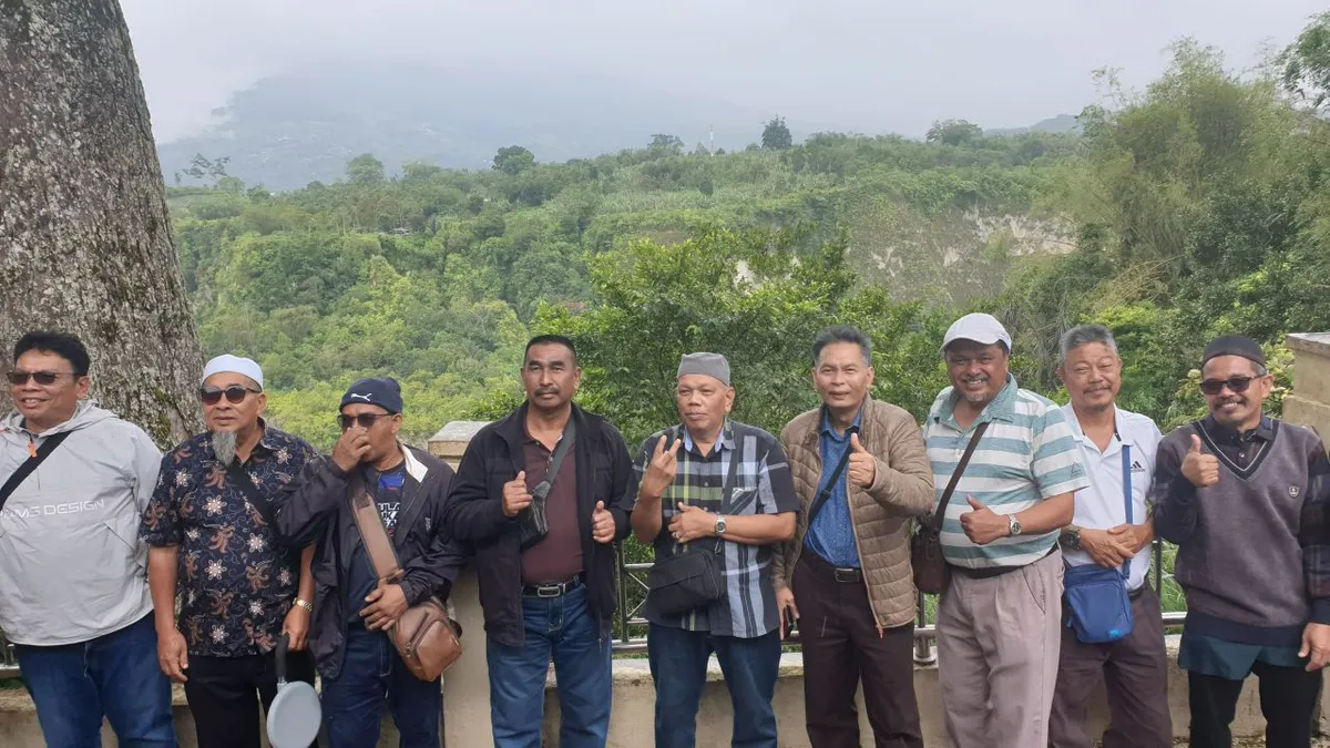 Padang+Bukitinggi-Bergambar di panorama Ngarai Sianok