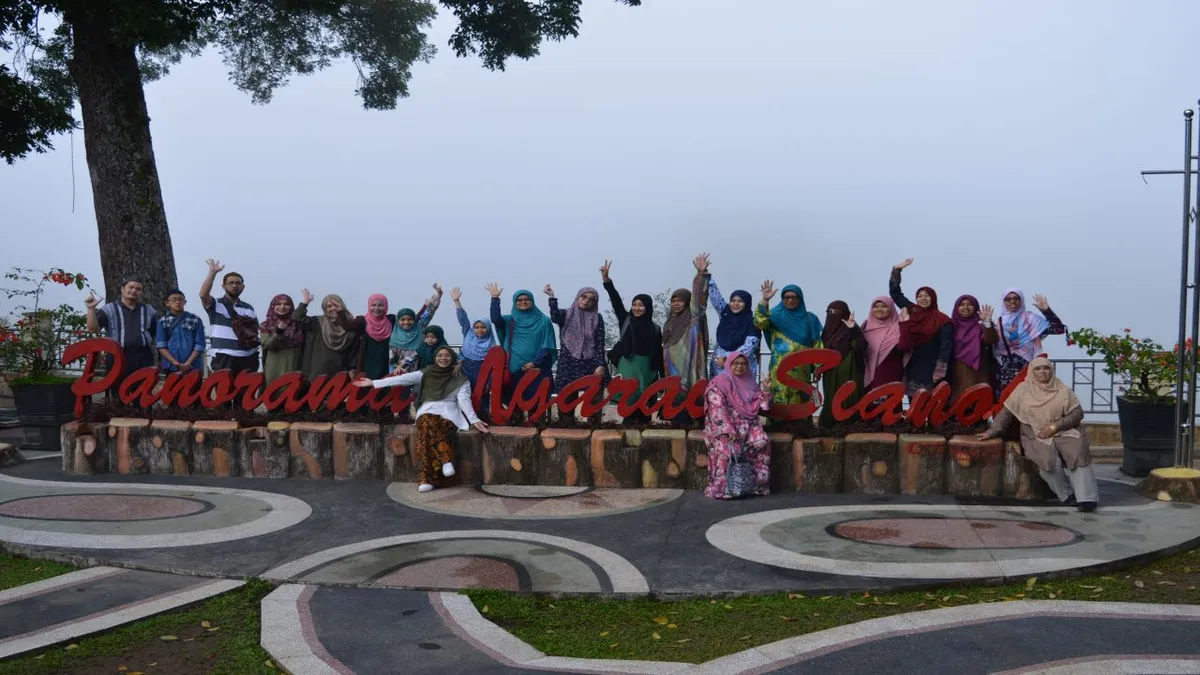 Padang+Bukitinggi-Bergambar di panorama Ngarai Sianok
