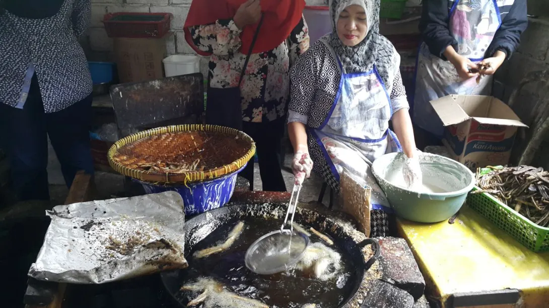 Padang+Bukitinggi-Singgah di Koniko: Perusahan kopi tradisionan &amp; Pisang Salai..