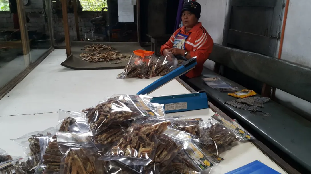 Padang+Bukitinggi-Singgah di Koniko: Perusahan kopi tradisionan &amp; Pisang Salai..